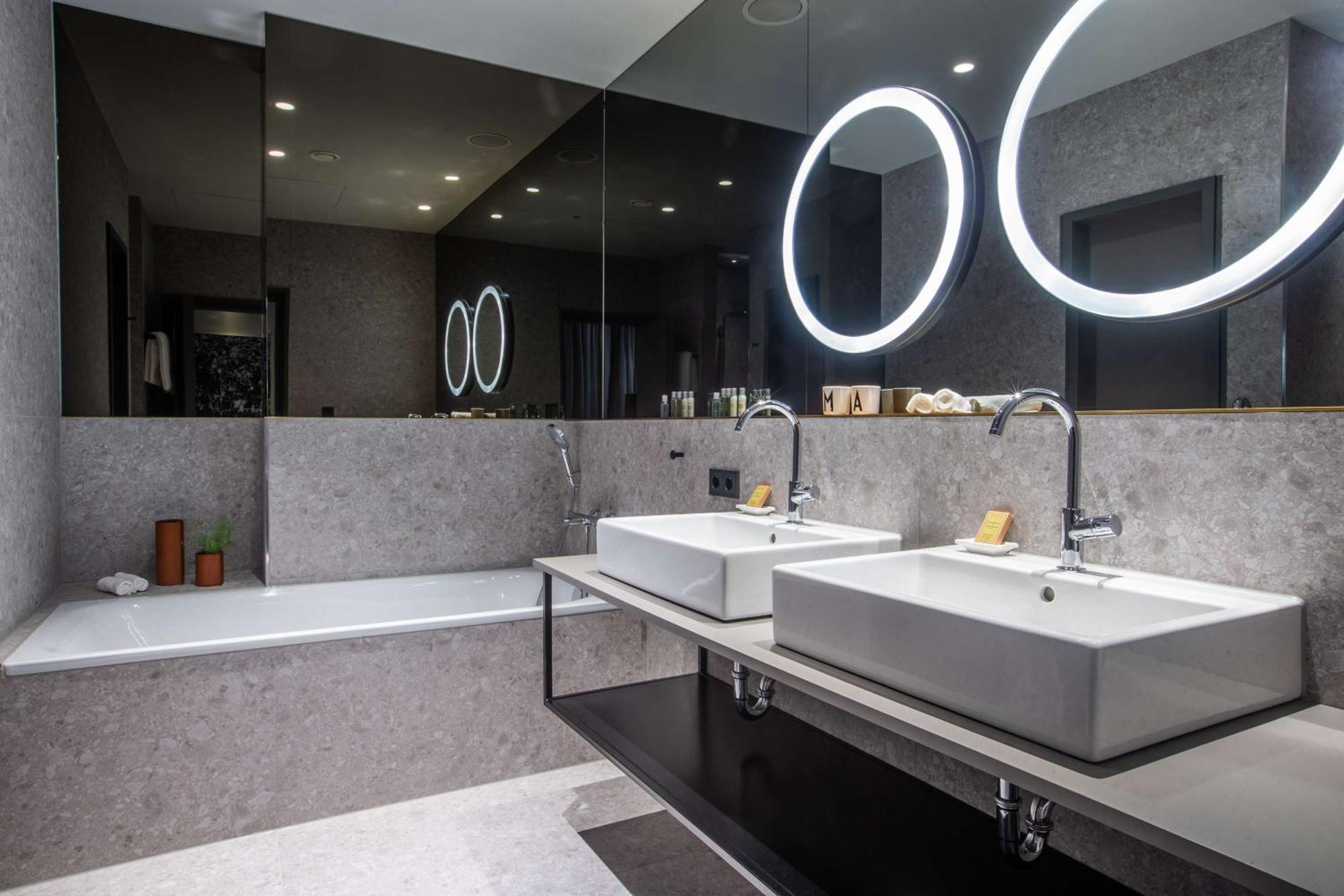 Hilton Garden Hotel 4*